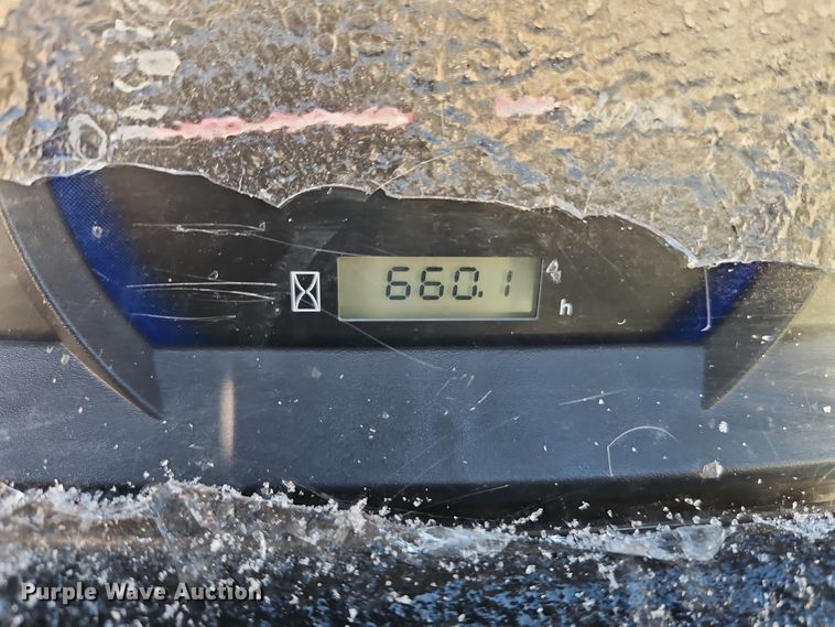 image for item EI8780 Kubota L3301D MFWD tractor