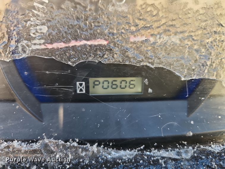 image for item EI8780 Kubota L3301D MFWD tractor