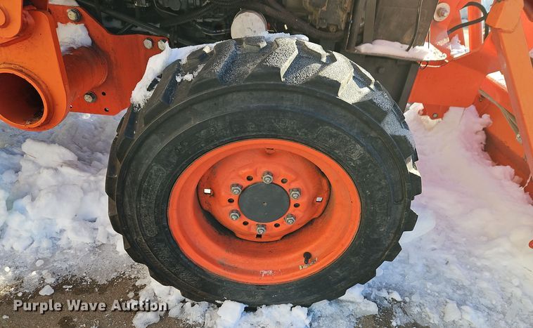 image for item EI8780 Kubota L3301D MFWD tractor