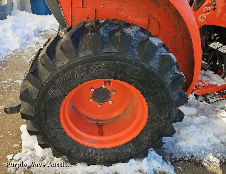 image for item EI8780 Kubota L3301D MFWD tractor