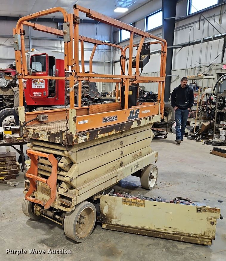 image for item EI8785 JLG 2632E2 scissor lift