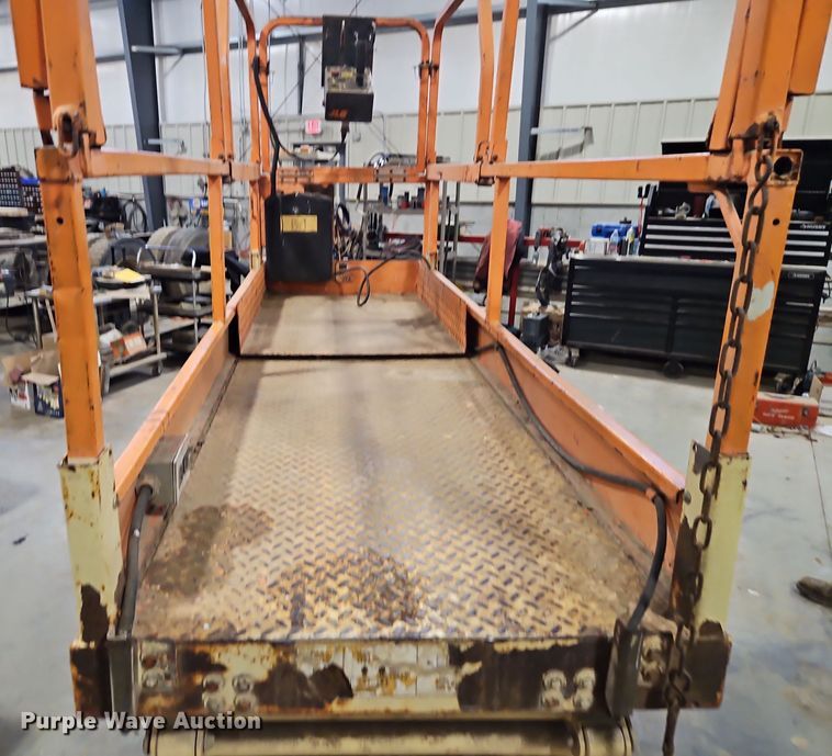 image for item EI8785 JLG 2632E2 scissor lift