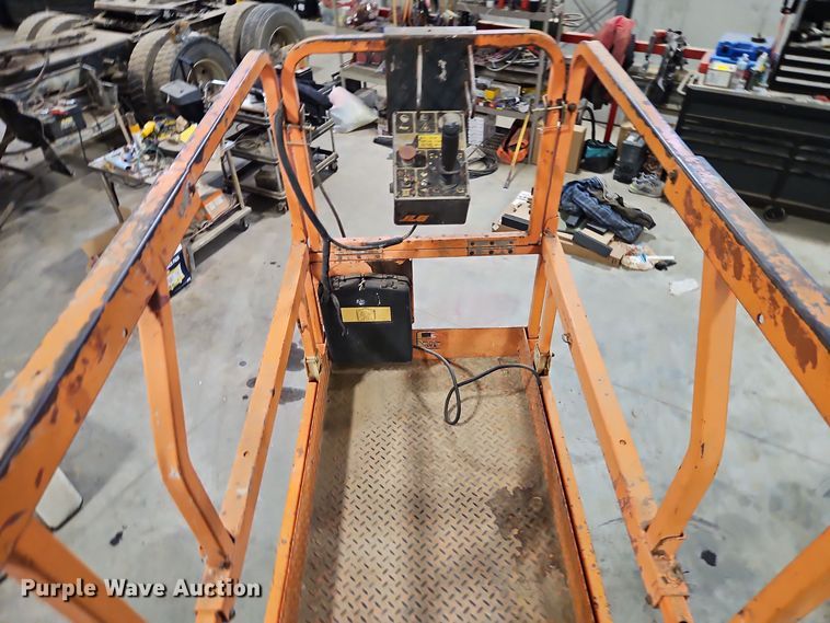 image for item EI8785 JLG 2632E2 scissor lift