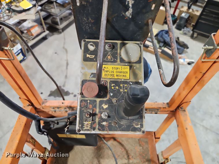 image for item EI8785 JLG 2632E2 scissor lift