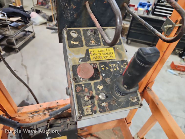 image for item EI8785 JLG 2632E2 scissor lift