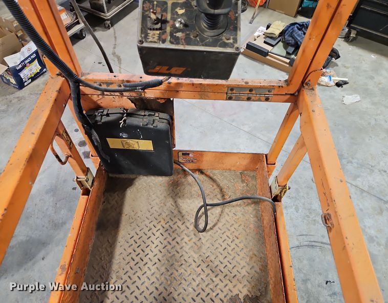 image for item EI8785 JLG 2632E2 scissor lift