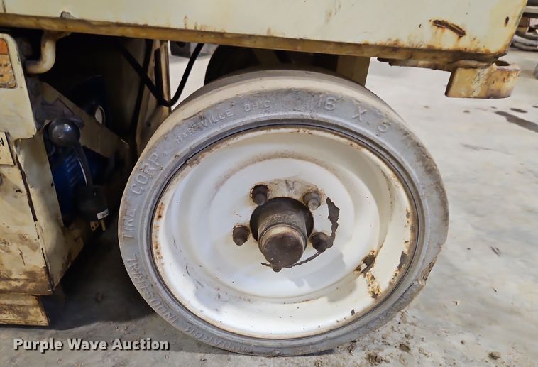 image for item EI8785 JLG 2632E2 scissor lift