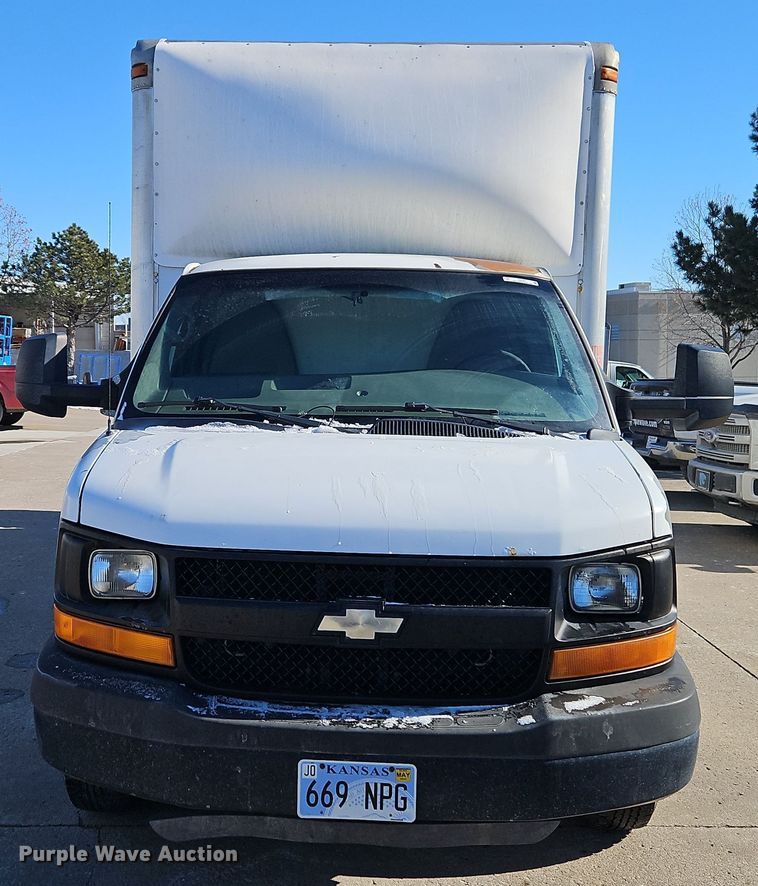 image for item EI8787 2010 Chevrolet G3500 box truck