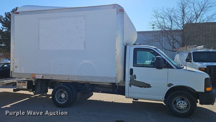 image for item EI8787 2010 Chevrolet G3500 box truck