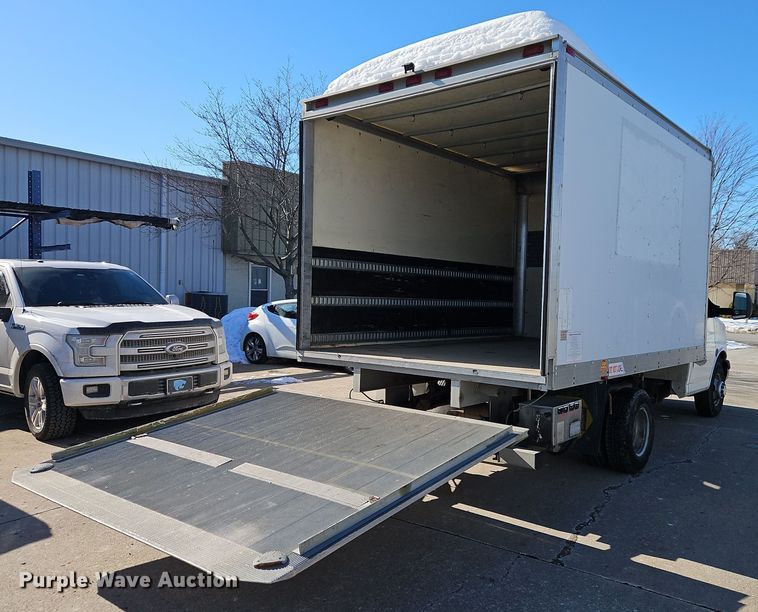 image for item EI8787 2010 Chevrolet G3500 box truck