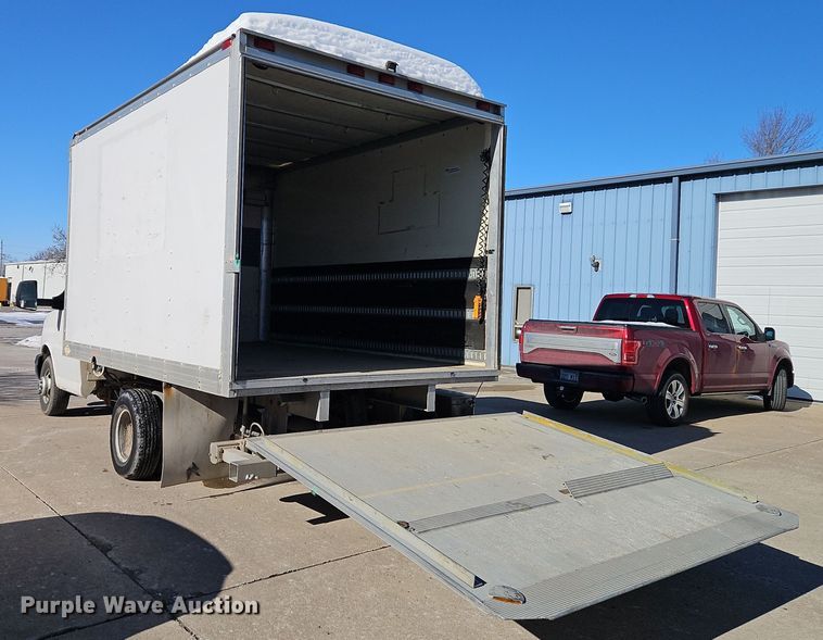 image for item EI8787 2010 Chevrolet G3500 box truck