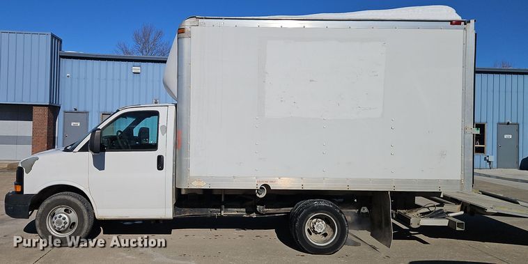 image for item EI8787 2010 Chevrolet G3500 box truck