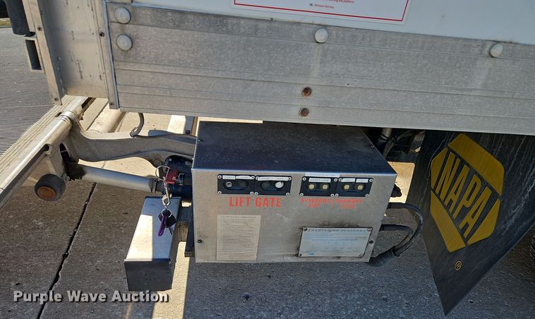 image for item EI8787 2010 Chevrolet G3500 box truck