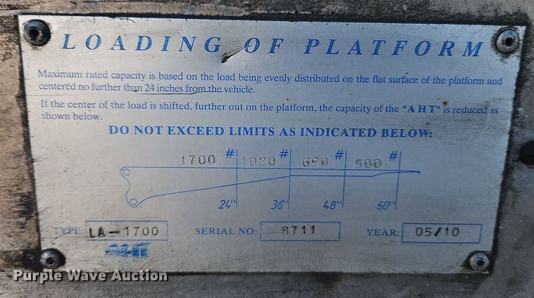 image for item EI8787 2010 Chevrolet G3500 box truck