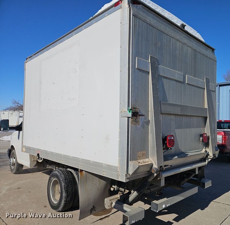 image for item EI8787 2010 Chevrolet G3500 box truck