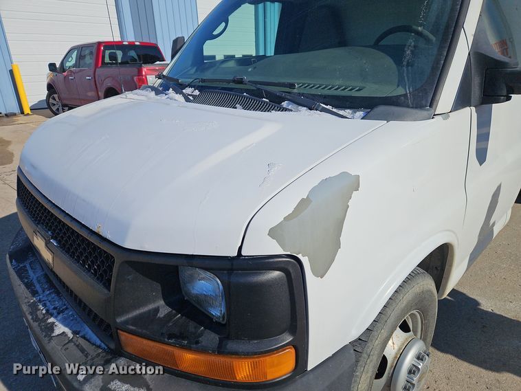 image for item EI8787 2010 Chevrolet G3500 box truck