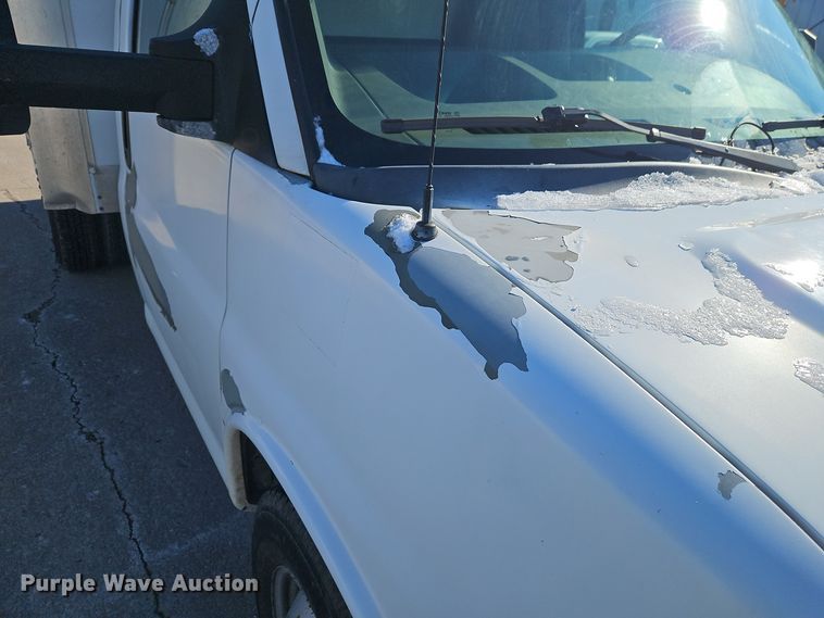 image for item EI8787 2010 Chevrolet G3500 box truck