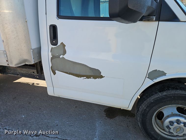 image for item EI8787 2010 Chevrolet G3500 box truck