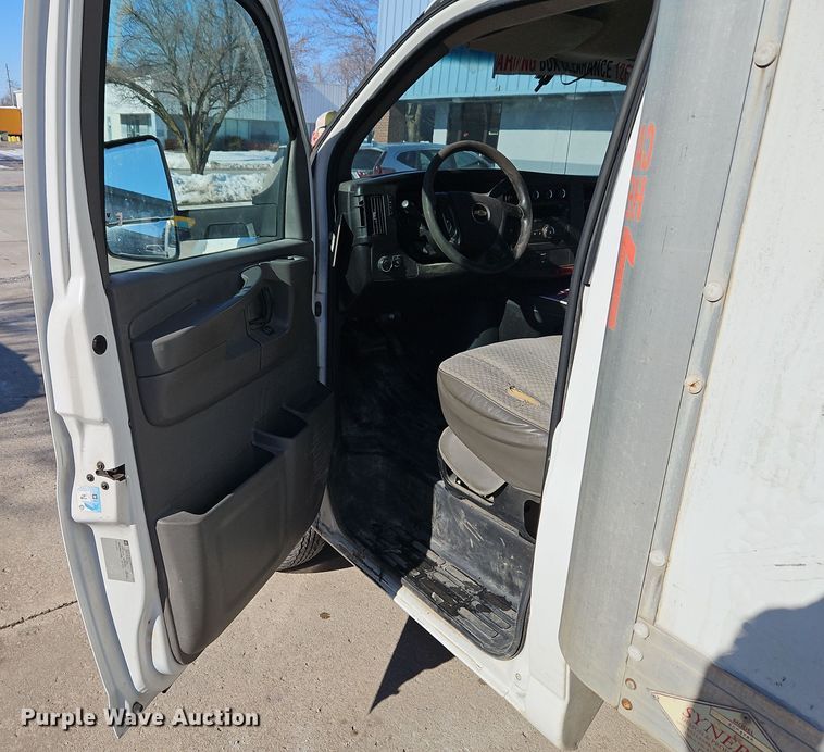 image for item EI8787 2010 Chevrolet G3500 box truck