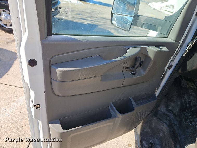 image for item EI8787 2010 Chevrolet G3500 box truck