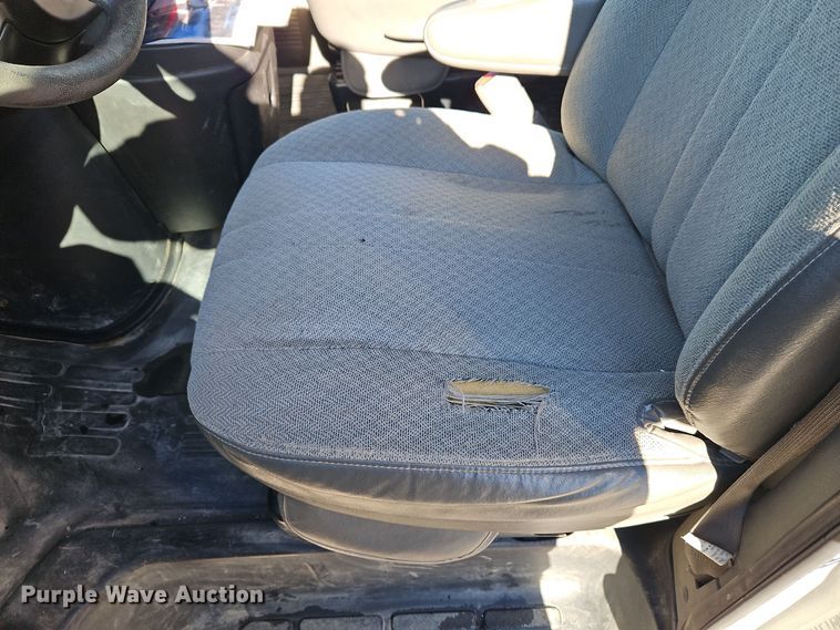 image for item EI8787 2010 Chevrolet G3500 box truck