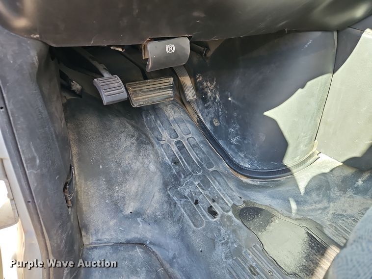 image for item EI8787 2010 Chevrolet G3500 box truck