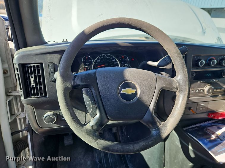 image for item EI8787 2010 Chevrolet G3500 box truck