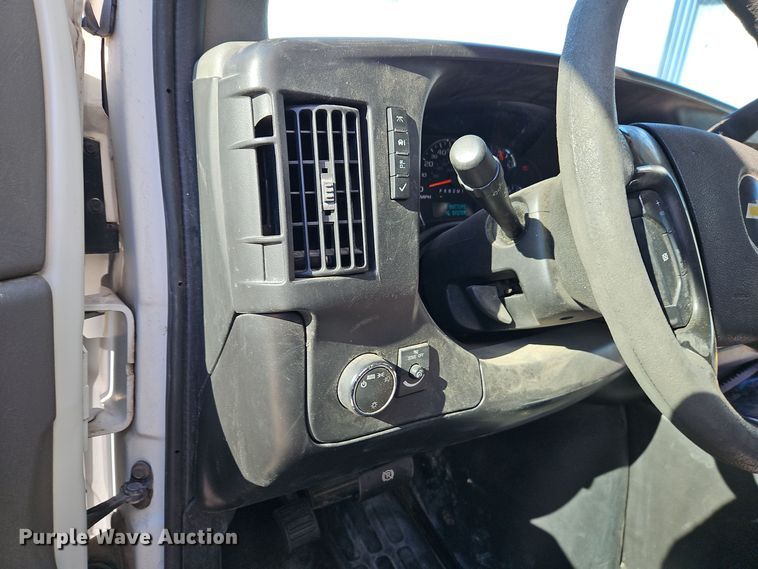 image for item EI8787 2010 Chevrolet G3500 box truck