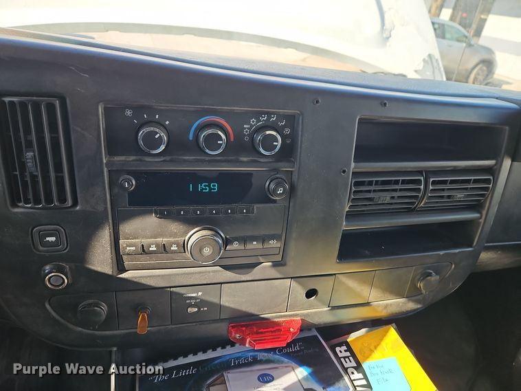 image for item EI8787 2010 Chevrolet G3500 box truck