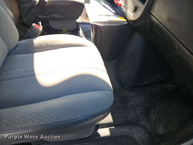 image for item EI8787 2010 Chevrolet G3500 box truck