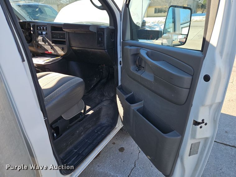 image for item EI8787 2010 Chevrolet G3500 box truck