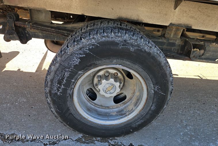 image for item EI8787 2010 Chevrolet G3500 box truck