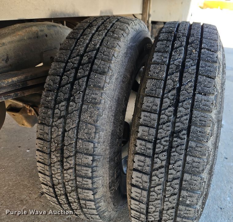 image for item EI8787 2010 Chevrolet G3500 box truck