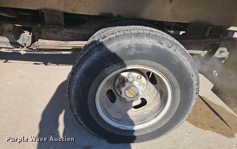 image for item EI8787 2010 Chevrolet G3500 box truck