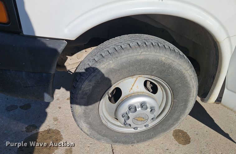 image for item EI8787 2010 Chevrolet G3500 box truck