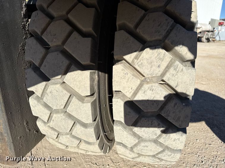 image for item EJ3461 2011 Hyster H155FT forklift