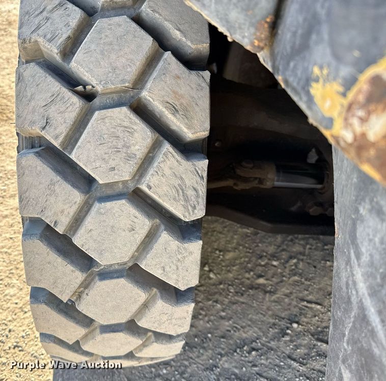 image for item EJ3461 2011 Hyster H155FT forklift