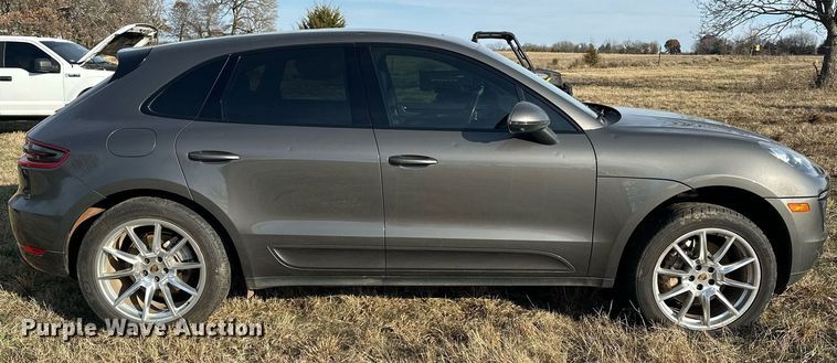 image for item EJ5328 2016 Porsche Macan S SUV