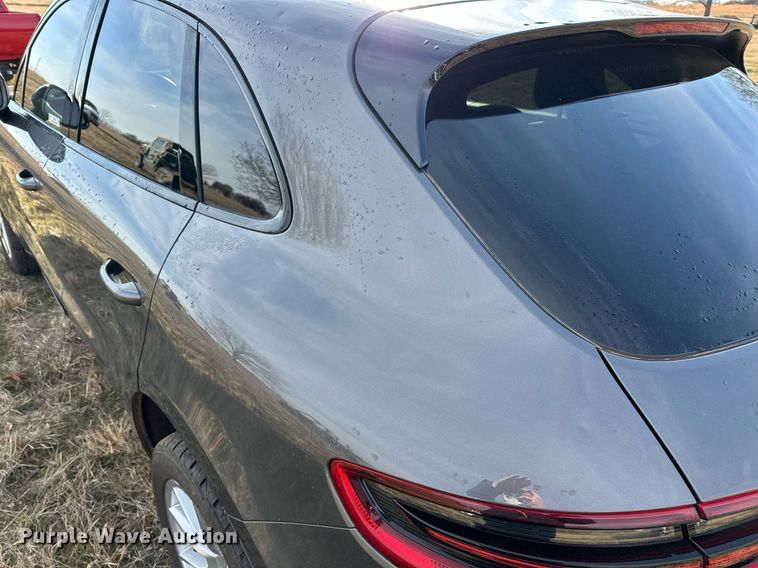 image for item EJ5328 2016 Porsche Macan S SUV