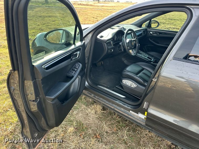 image for item EJ5328 2016 Porsche Macan S SUV