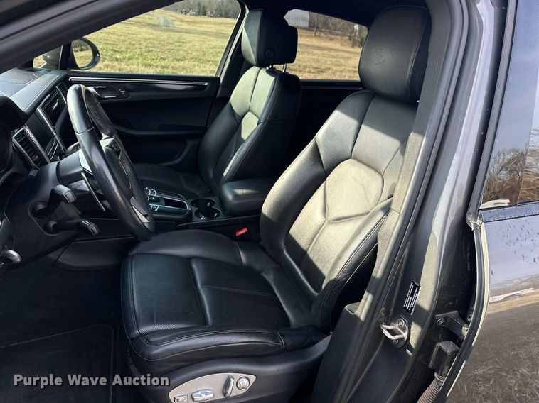 image for item EJ5328 2016 Porsche Macan S SUV