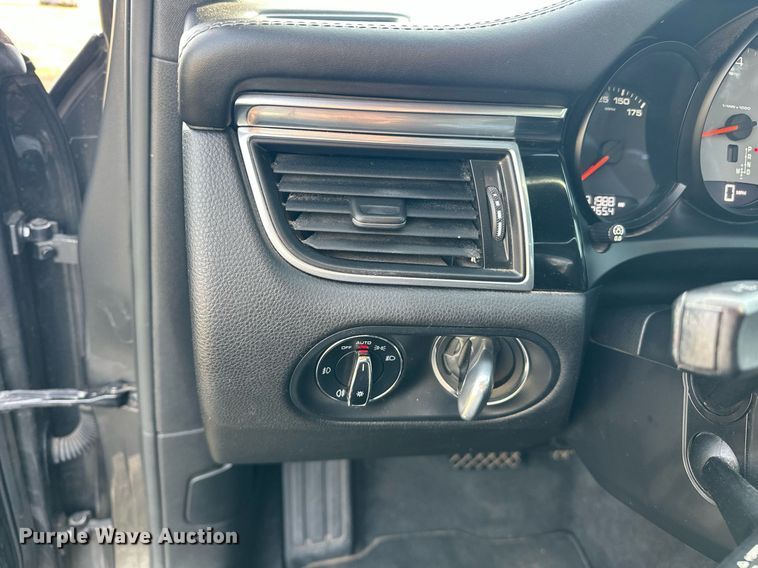 image for item EJ5328 2016 Porsche Macan S SUV