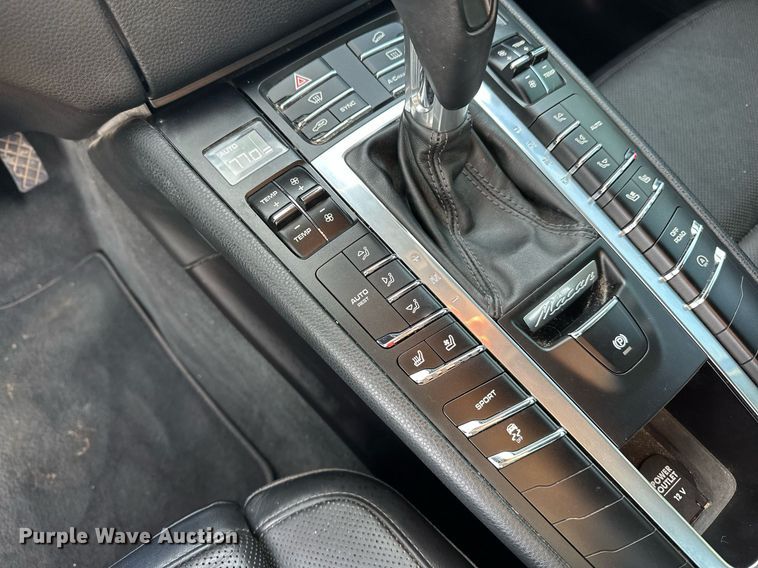 image for item EJ5328 2016 Porsche Macan S SUV