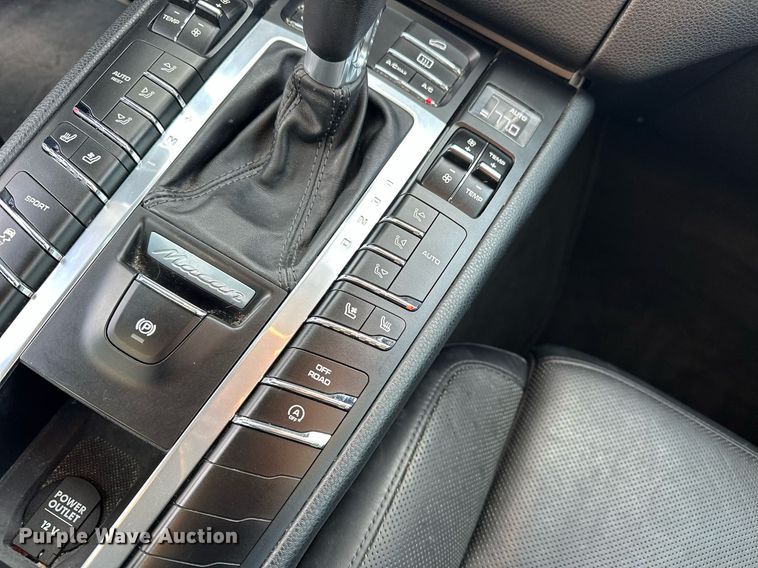 image for item EJ5328 2016 Porsche Macan S SUV