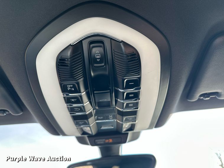 image for item EJ5328 2016 Porsche Macan S SUV