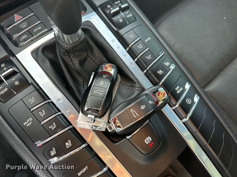 image for item EJ5328 2016 Porsche Macan S SUV