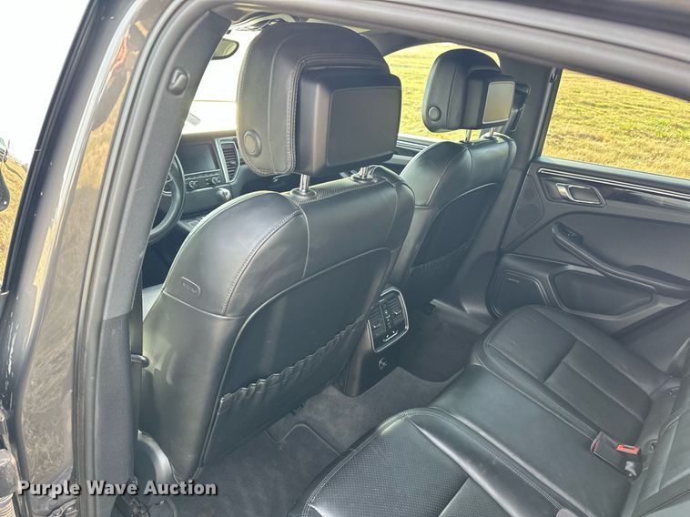 image for item EJ5328 2016 Porsche Macan S SUV