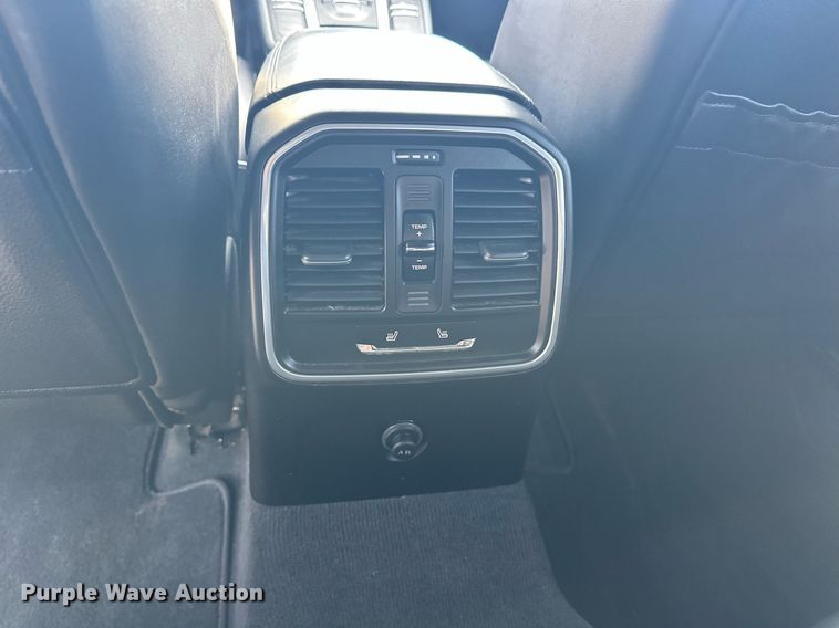 image for item EJ5328 2016 Porsche Macan S SUV