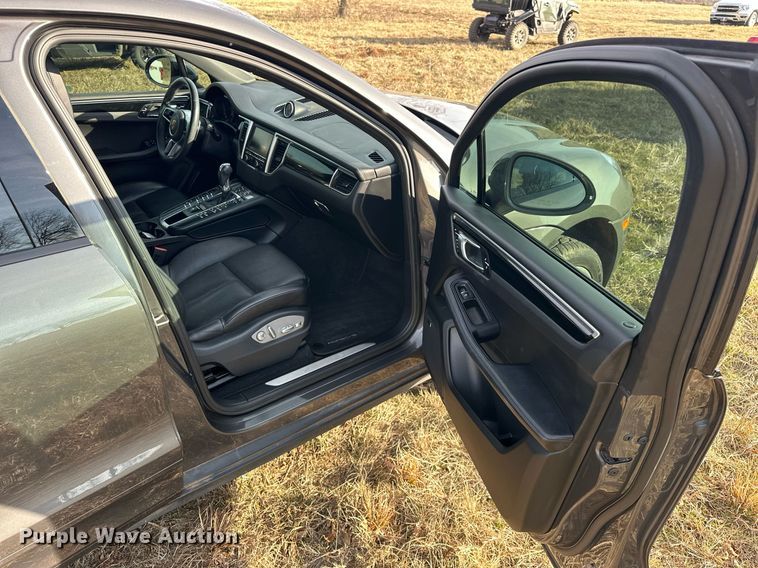 image for item EJ5328 2016 Porsche Macan S SUV