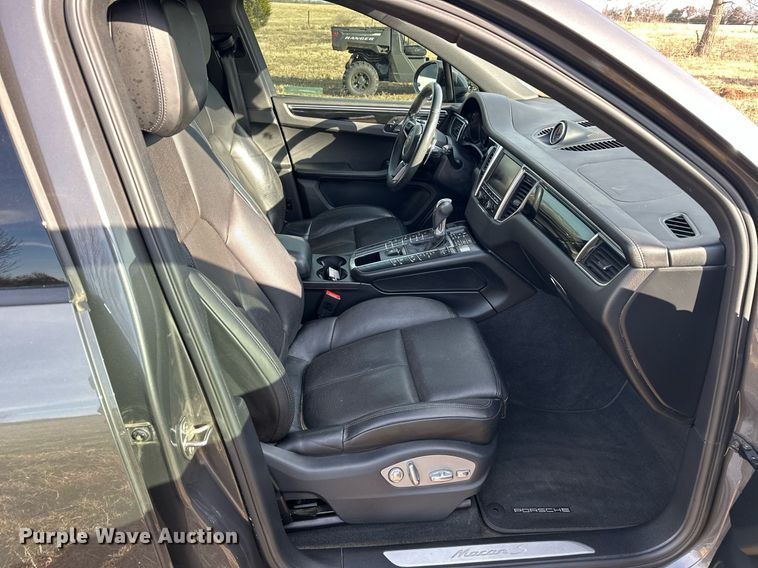 image for item EJ5328 2016 Porsche Macan S SUV